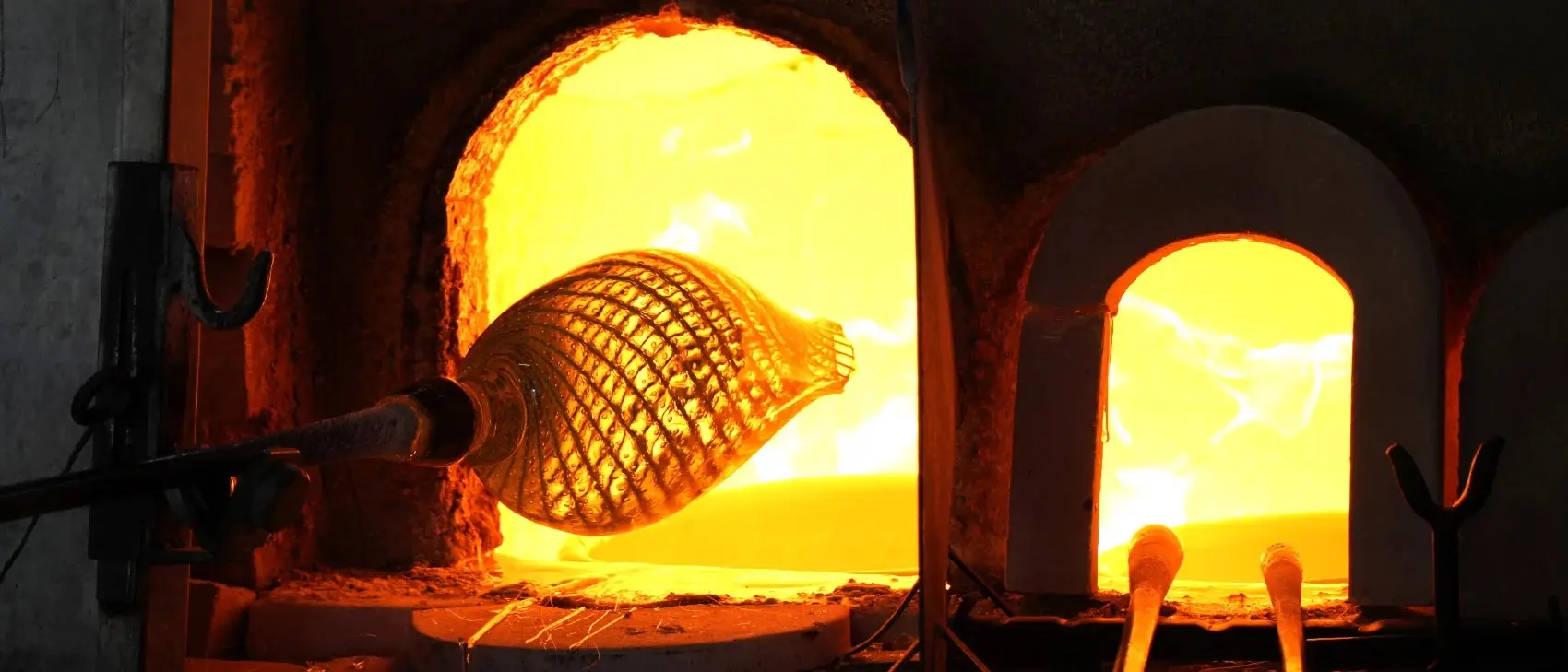 Jarrón fabricado en un horno de cristal de Murano original y vendido en la tienda